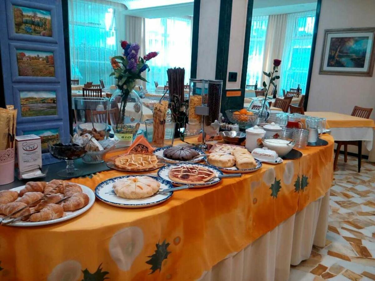 Hotel Lazzarini Bellaria-Igea Marina Room photo